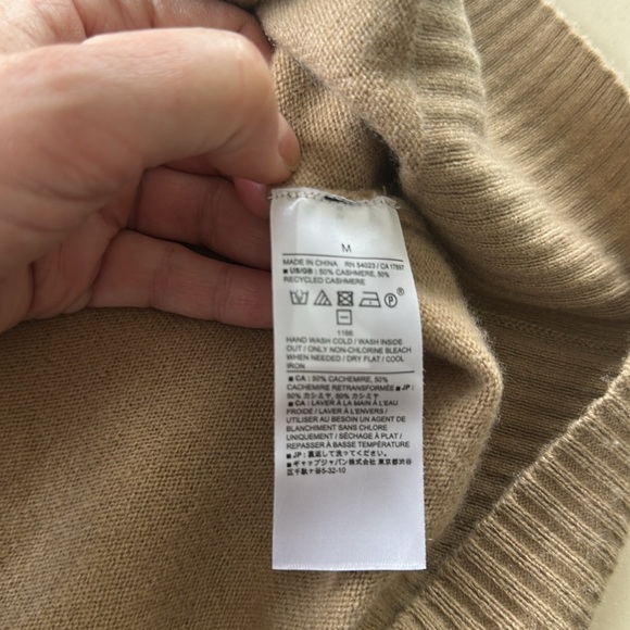 Banana Republic 100% Cashmere mock turtle neck sweater. - Picture 5 of 6